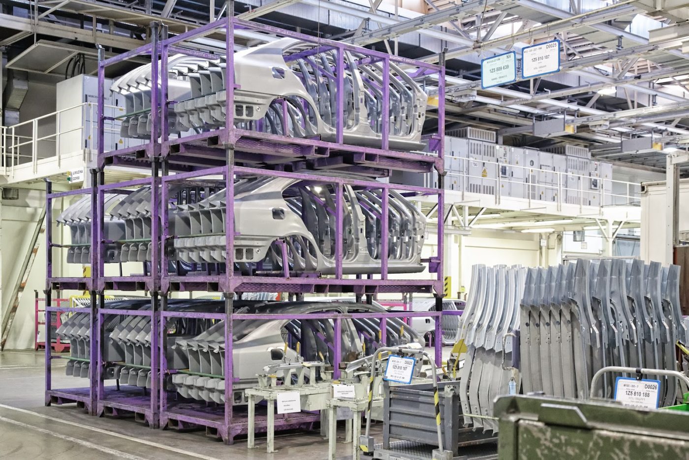 Why Warehouse Owners Should Consider Switching From Wooden to Metal